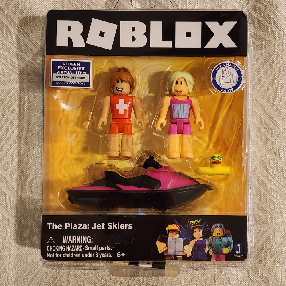 Roblox  The Plaza: Jet Skiers Playset - Pink and Black
